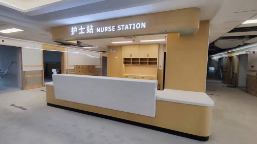 醫院護士臺安裝中